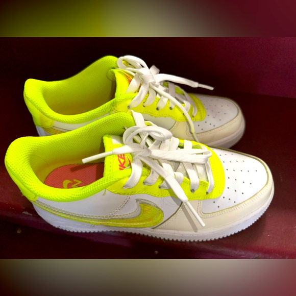 Nike Kids Sneakers in White and Neon Yellow - Picture 1 of 8
